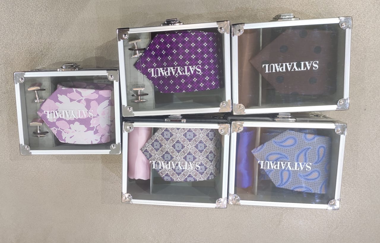 BLUE TIE & CUFFLING SET