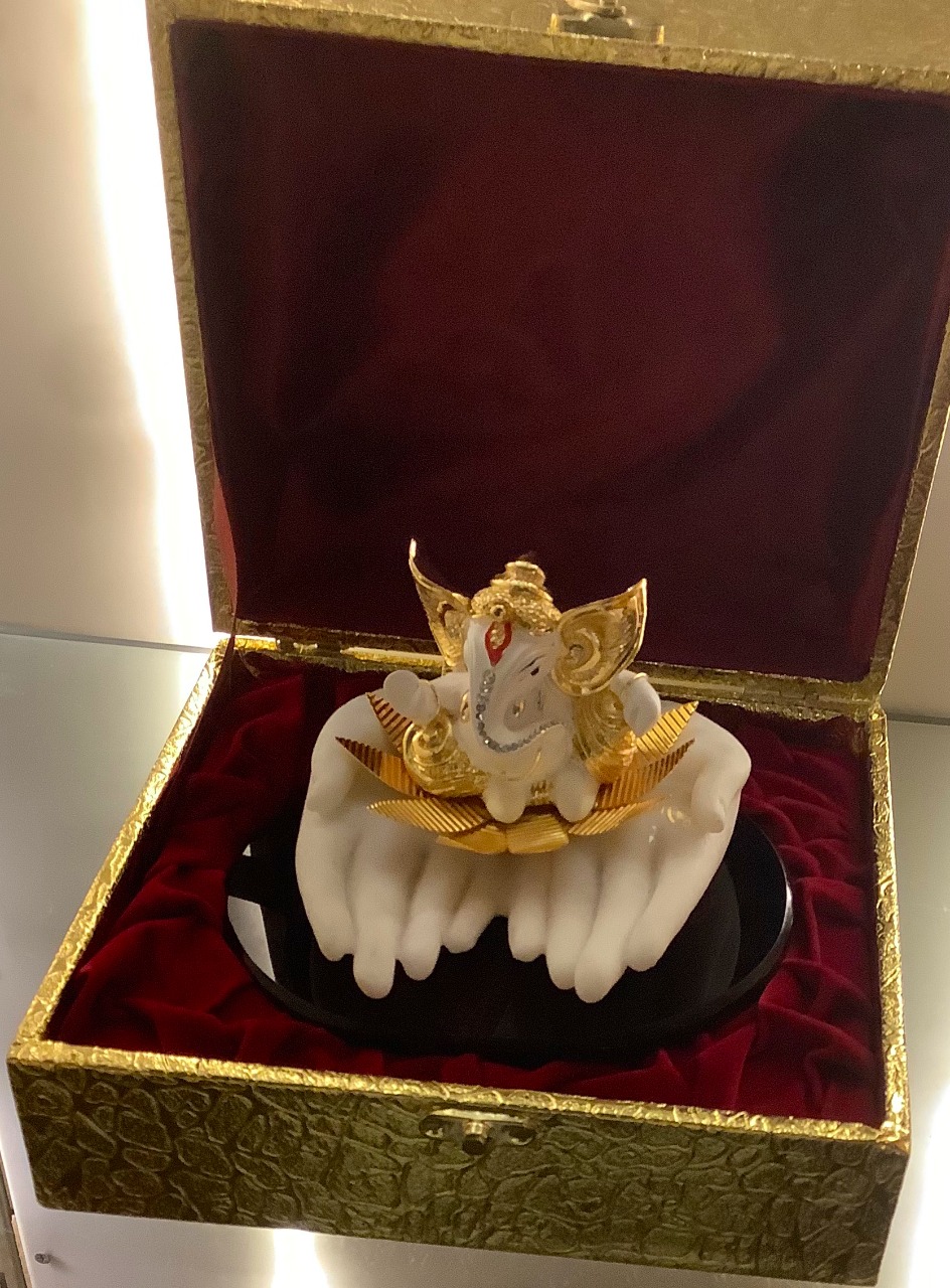 Marble statue with Gold Plated Lord Gnaesha Siiting on Lotus